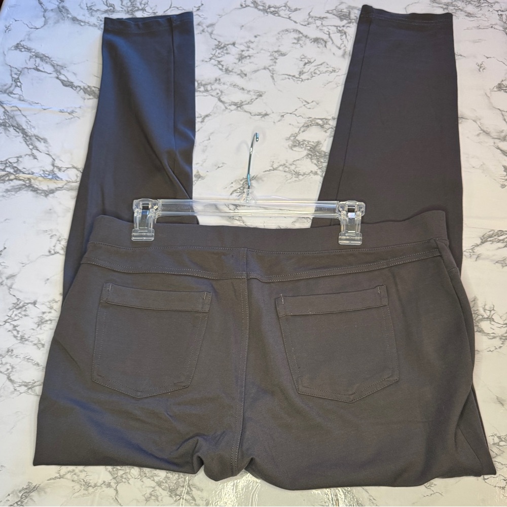 Hue Ponte Charcoal Leggings with Pockets
